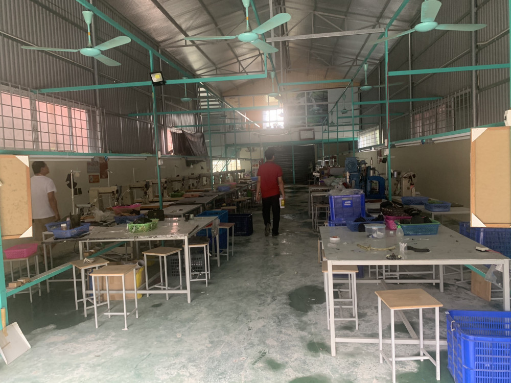 Lợi dụng tình hình dịch bệnh xưởng may của vợ chồng Khánh, Nga đã sản xuất hàng nghìn khẩu trang mang đi tiêu thụ 