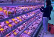 Vì sao lợn hơi giảm mà giá thịt lợn vẫn cao?