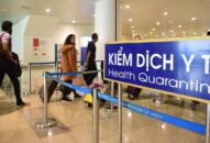 Lưu học sinh Việt Nam thận trọng với thông tin tổ chức chuyến bay về nước