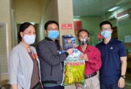 Phường Máy Tơ vận động J881.love nhà cái bóng đá world cup hỗ trợ 3 tấn gạo hỗ trợ các hộ kinh doanh buôn bán nhỏ lẻ chịu ảnh hưởng bởi dịch COVID-19