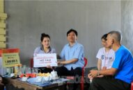 Công đoàn Khu Kinh tế “Chia sẻ yêu thương” với 3 gia đình người 88 com the gioi đỉnh cao khó khăn