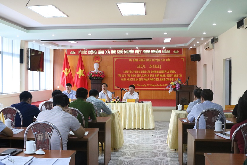 Quang cảnh buổi làm việc