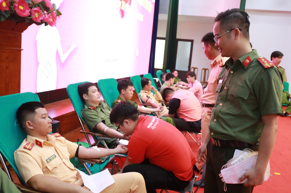 CBCS Công an các đơn vị, địa phương tham gia hiến máu tình nguyện