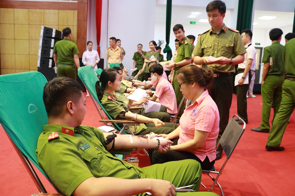 CBCS Công an các đơn vị, địa phương tham gia hiến máu tình nguyện