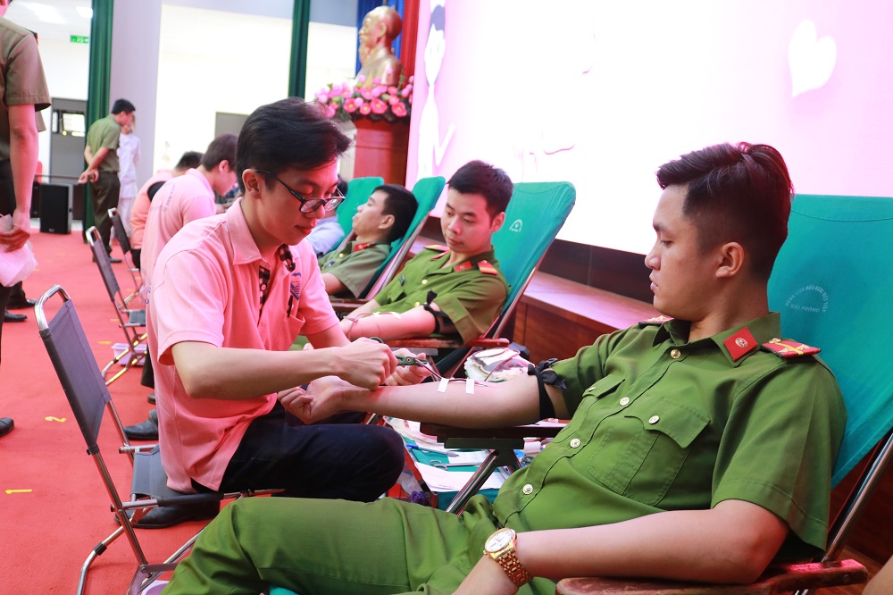 CBCS Công an các đơn vị, địa phương tham gia hiến máu tình nguyện