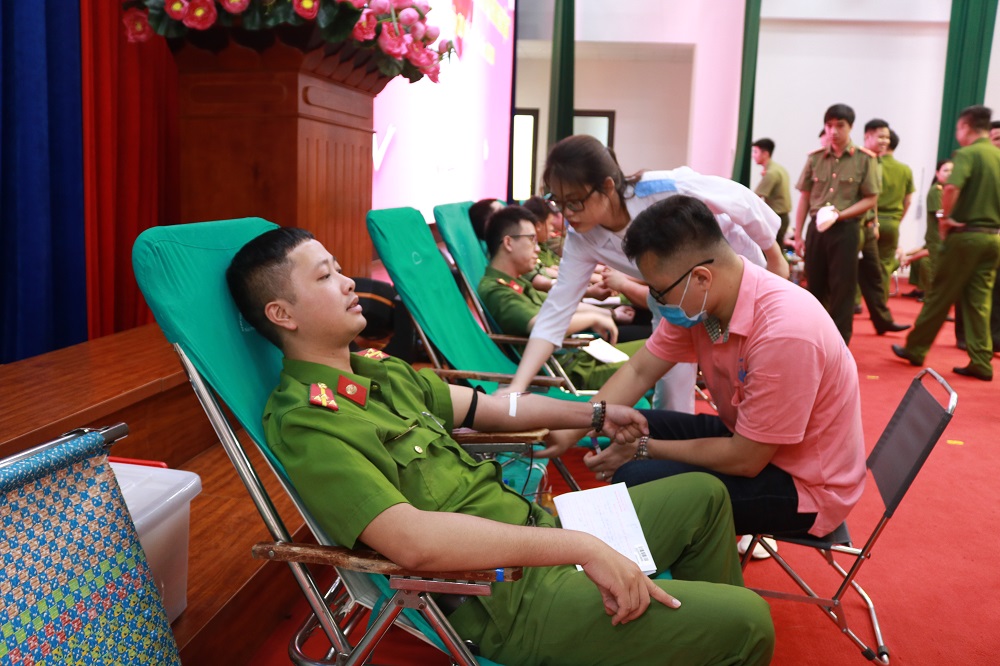 CBCS Công an các đơn vị, địa phương tham gia hiến máu tình nguyện