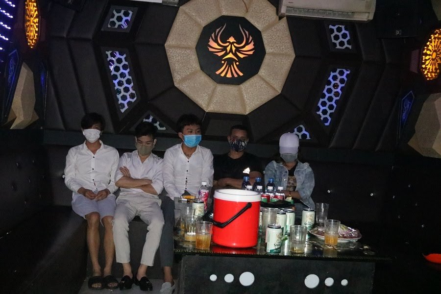 Một số cơ sở kinh doanh karaoke ngang nhiên hoạt động trong mùa dịch Covid – 19