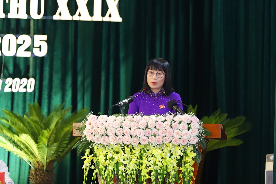 Đồng chí Nguyễn Thị Mai Phương- Bí thư Huyện ủy Tiên Lãng đọc diễn văn khai mạc đại hội