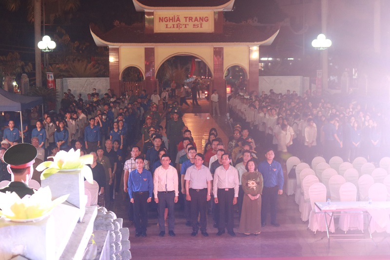 Các đại biểu làm lễ dâng dương