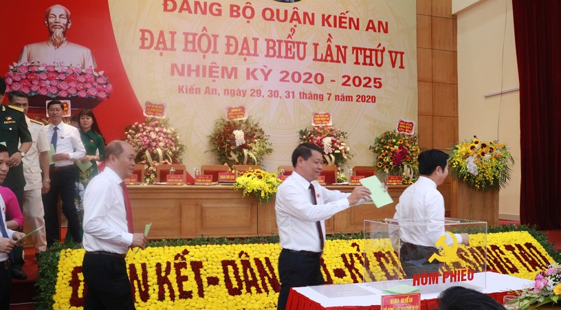 Các đại biểu bỏ phiếu bầu Đoàn đại biểu đi dự Đại hội 16 8J88 Nổ Hũ, Bắn Cá, Thể Thao, Game Bài thành phố