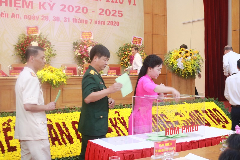 Các đại biểu bỏ phiếu bầu Đoàn đại biểu đi dự Đại hội 16 8J88 Nổ Hũ, Bắn Cá, Thể Thao, Game Bài thành phố