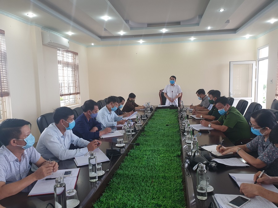 Đồng chí Nguyễn Thị Mai Phương- Bí thư Huyện ủy, Chủ tịch HĐND huyện báo cáo công tác phòng chống dịch tại huyện Tiên Lãng Đồng chí Nguyễn Thị Mai Phương- Bí thư Huyện ủy, Chủ tịch HĐND huyện báo cáo công tác phòng chống dịch tại huyện Tiên Lãng