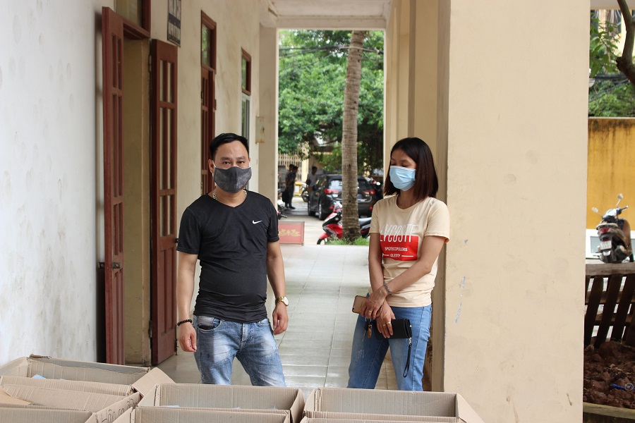 Vợ chồng Phạm Văn Thắng tại cơ quan công an Vợ chồng Phạm Văn Thắng tại cơ quan công an
