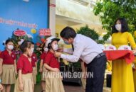 Sở J882ea hoàn trả cao và Đào tạo trao tặng gần 300 mũ bảo hiểm cho học sinh Trường Tiểu học Bạch Đằng nhân dịp Khai giảng năm học mới