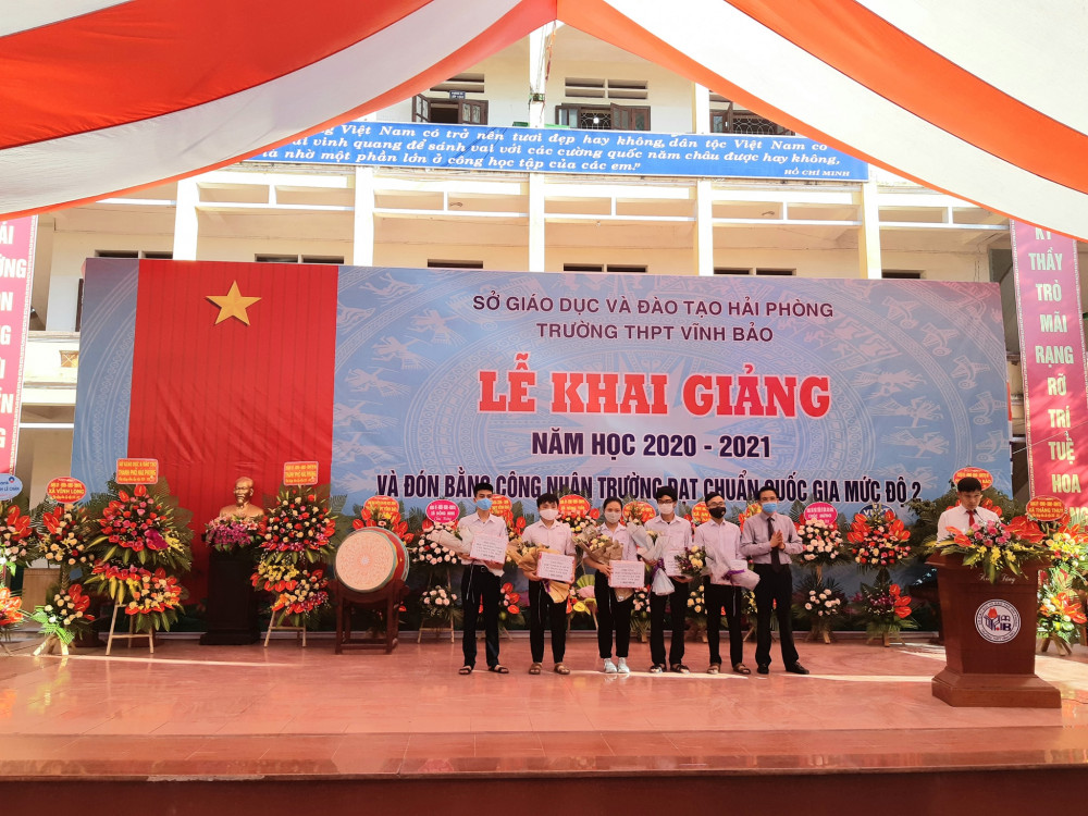 Trường THPT Vĩnh Bảo tổ chức lễ khai giảng và đón nhận trường đạt chuẩn Quốc gia mức độ 2 Trường THPT Vĩnh Bảo tổ chức lễ khai giảng và đón nhận trường đạt chuẩn Quốc gia mức độ 2