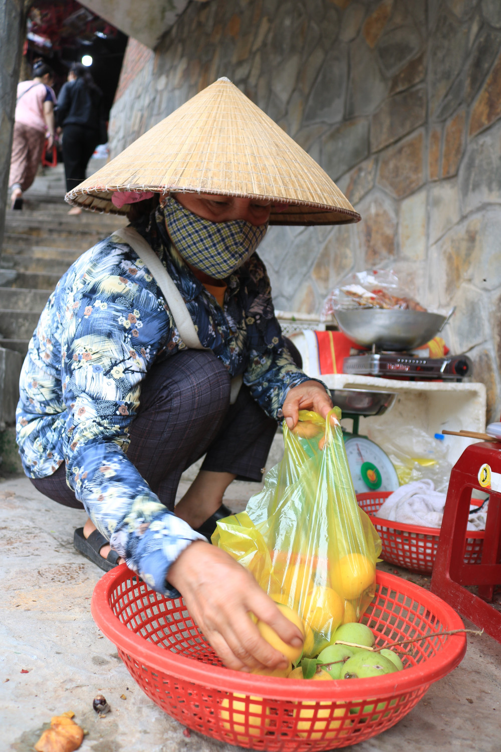 Thị được người dân địa phương bán tại đền cô Chín suối Rồng