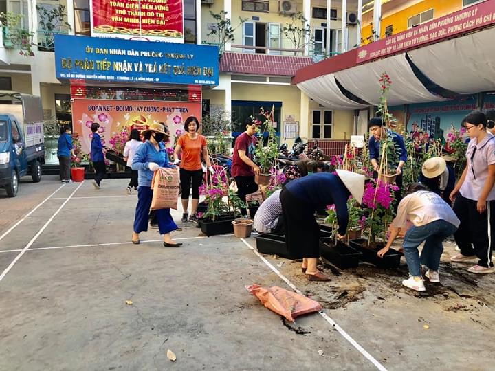 ĐVTN phường Thượng Lý tham gia Đăng ký nhận khuyến mãi tuyến đường hoa