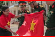 Trao cờ Tổ quốc trên đảo Bạch Long Vỹ