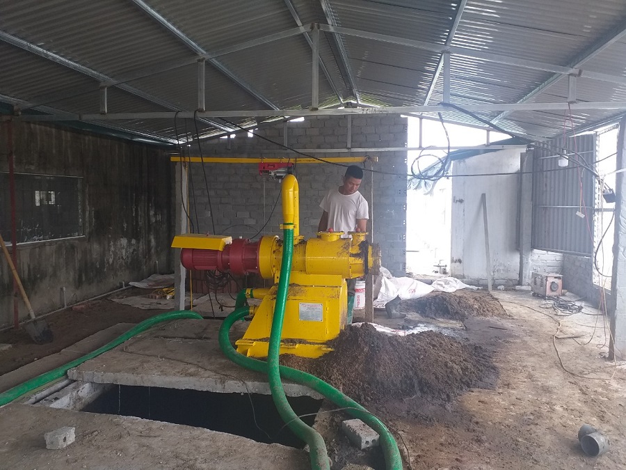 Máy ép phân lợn được các trang trại lắp đặt đưa vào sử dụng góp phần giảm tải cho hầm Biogas Máy ép phân lợn được các trang trại lắp đặt đưa vào sử dụng góp phần giảm tải cho hầm Biogas