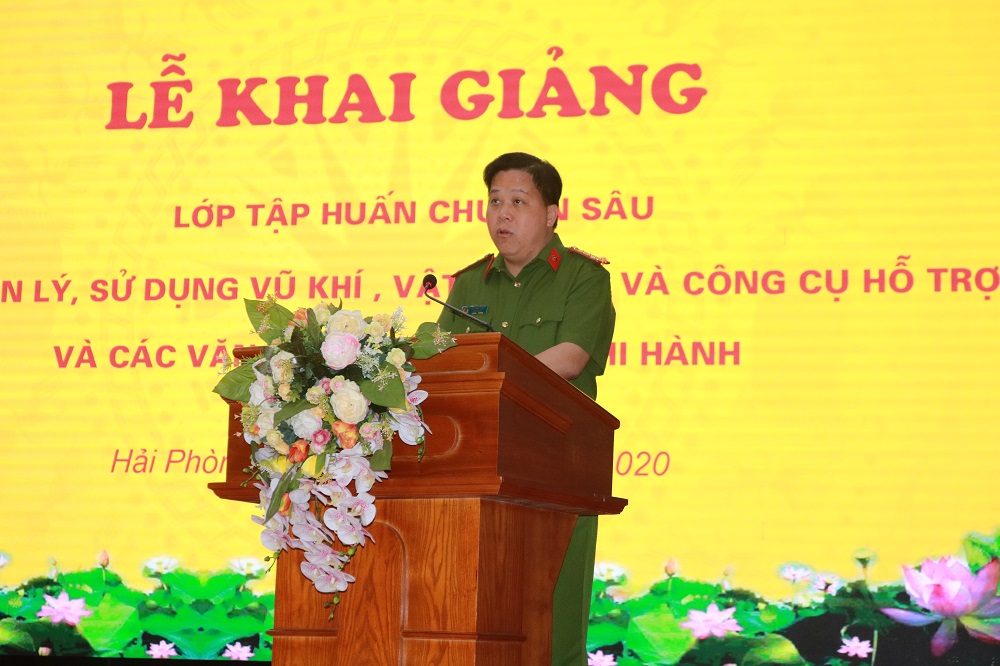 Đại tá Bùi Trung Thành – Phó Giám đốc CATP phát biểu chỉ đạo tại lễ khai giảng