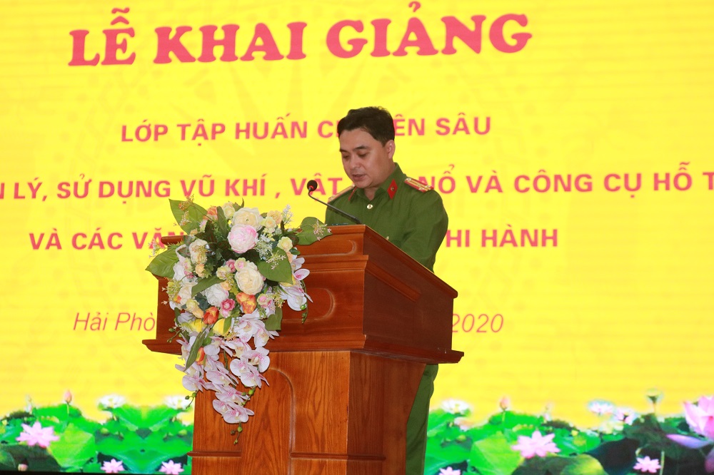 Thượng tá Trịnh Tuấn Anh - Trưởng Phòng PC06 phát biểu tiếp thu ý kiến chỉ đạo của Phó Giám đốc CATP