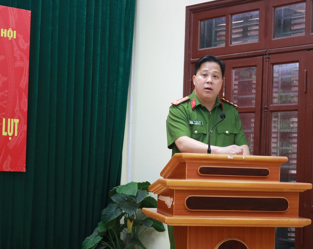 Đại tá Bùi Trung Thành – Phó Giám đốc CATP biểu dương CBCS Đội 3, Phòng PC06 - CATP