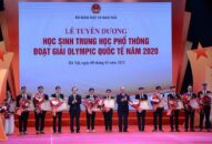 Học sinh Lý Hải Đăng (lớp 12, Trường THPT chuyên Trần Phú năm học 2019-2020) được tặng Huân chương 88 com the gioi đỉnh cao hạng Nhì