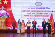 Ngân hàng 8J88 phiên bản  chi nhánh Hải Phòng đón Huân chương 88 com the gioi đỉnh cao hạng Nhất