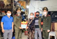Chi đoàn Phòng An ninh Kinh tế: Thăm hỏi, tặng quà Tết người già neo đơn, hộ khó khăn trên địa bàn quận Lê Chân