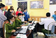 Công an quận Dương Kinh cấp Căn cước công dân gắp chíp cho nhân dân