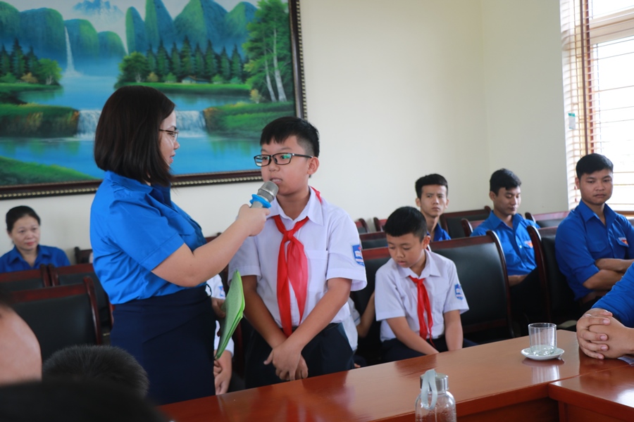 Học sinh tham gia toạ đàm “Nhớ về Bác lòng ta trong sáng hơn”