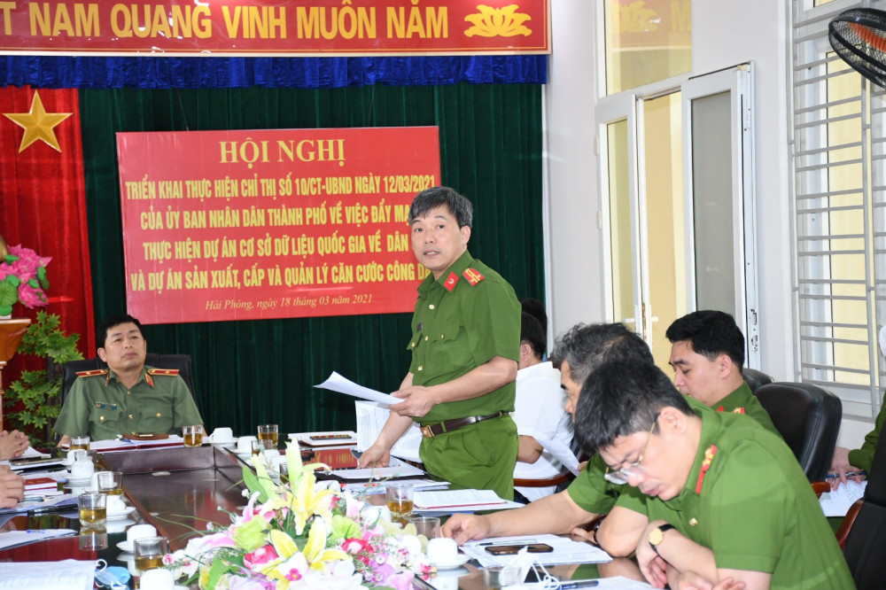 Thượng tá Nguyễn Xuân Biếc - Trưởng CAQ Hải An phát biểu hưởng ứng