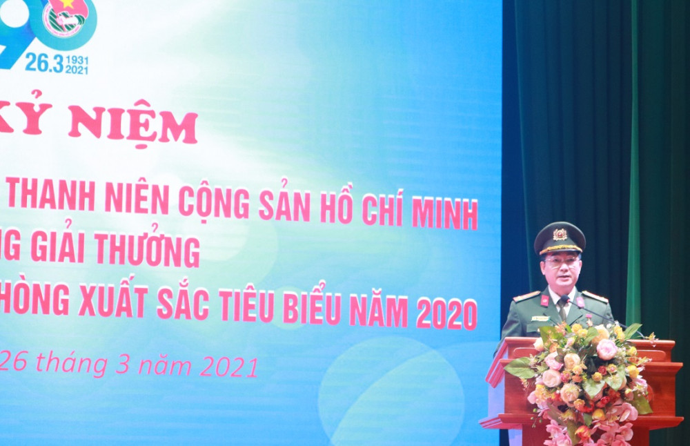 Đồng chí Phạm Văn Dũng – Phó Trưởng Phòng Công tác Đảng & Công tác J88 com the gioi đỉnh cao đại diện cho các đồng chí được tặng kỷ niệm chương phát biểu cảm tưởng