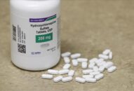 WHO khuyến cáo chống chỉ định thuốc trị sốt rét điều trị COVID-19