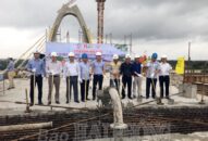 Hợp long nhịp chính cầu Quang Thanh nối huyện An Lão (Hải Phòng) với huyện Thanh Hà (Hải Dương)