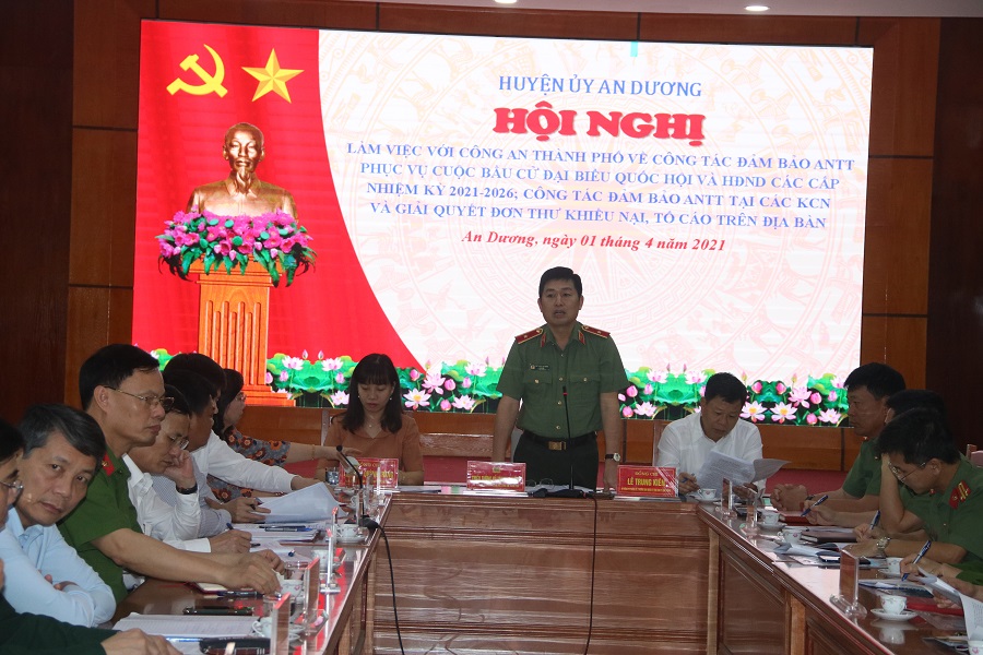 Đồng chí Thiếu tướng Vũ Thanh Chương, Giám đốc Công an TP đề nghị CAH An Dương phải đảm bảo tuyệt đối an toàn cho đợt bầu cử Quốc hội, HĐND các cấp. Đồng chí Thiếu tướng Vũ Thanh Chương, Giám đốc Công an TP đề nghị CAH An Dương phải đảm bảo tuyệt đối an toàn cho đợt bầu cử Quốc hội, HĐND các cấp.