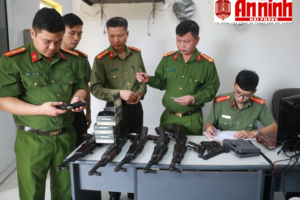 : Lãnh đạo đội 3, phòng Cảnh sát QLHC về TTXH, CATP, kiểm tra công tác quản lý, sử dụng, bảo quản VK, VLN, CCHT tại CAH Bạch Long Vĩ