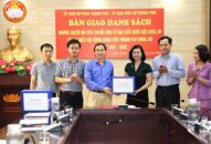 Bàn giao danh sách chính thức những người đủ tiêu chuẩn ứng cử đại biểu Quốc hội khóa XV và đại biểu HĐND thành phố khóa XVI, nhiệm kỳ 2021-2026