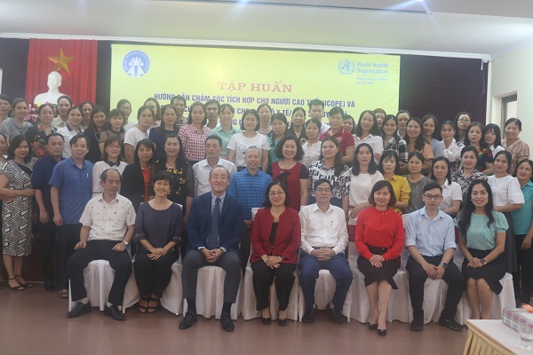 Các đại biểu chụp ảnh lưu niệm cùng lớp Tập huấn