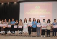 Tặng quà, trợ cấp cho đoàn viên, người 88 com the gioi đỉnh cao có hoàn cảnh khó khăn nhân Tháng Công nhân 2021 trên địa bàn quận Lê Chân
