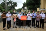 Tập đoàn Vingroup trao 1 xe ô tô 7 chỗ tặng Trung tâm Y tế dự phòng thành phố phục vụ công tác phòng, chống dịch