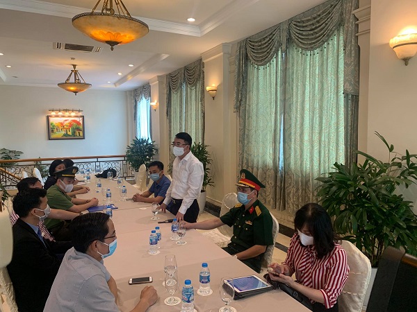 Đồng chí Lê Khắc Nam, Phó Chủ tịch UBND thành phố kiểm tra công tác phòng, chống dịch bệnh tại khách sạn Pearl River (phường Anh Dũng, quận Dương Kinh). Đồng chí Lê Khắc Nam, Phó Chủ tịch UBND thành phố kiểm tra công tác phòng, chống dịch bệnh tại khách sạn Pearl River (phường Anh Dũng, quận Dương Kinh).
