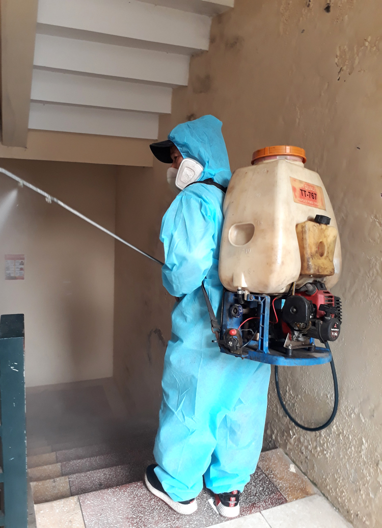Trường Tiểu học Ngọc Sơn và THCS Lương Khánh Thiện tạm thời cho học sinh nghỉ học trong ngày 6-5 để tiến hành phun khử khuẩn đảm bảo công tác phòng, chống dịch Covid-19 Trường Tiểu học Ngọc Sơn và THCS Lương Khánh Thiện tạm thời cho học sinh nghỉ học trong ngày 6-5 để tiến hành phun khử khuẩn đảm bảo công tác phòng, chống dịch Covid-19