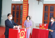 Chủ tịch Quốc hội Vương Đình Huệ tham dự bỏ phiếu bầu cử tại huyện An Lão
