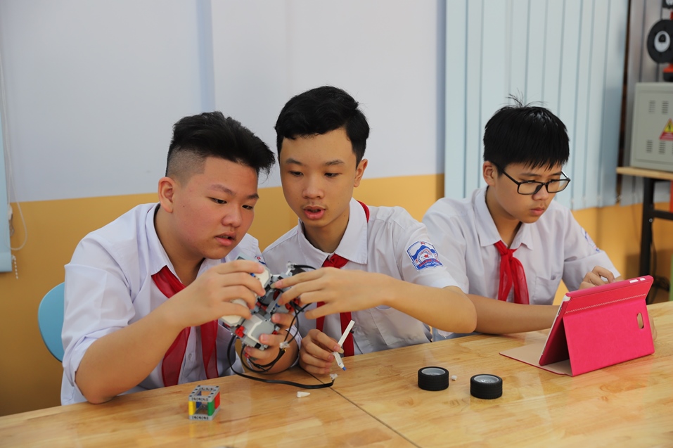Học sinh Trường THCS Đoàn Lập học tập trên thiết bị thông minh từ nguồn Trang Chủ J88.com Trực Tuyến Mới Nhất 2026 hóa Học sinh Trường THCS Đoàn Lập học tập trên thiết bị thông minh từ nguồn Trang Chủ J88.com Trực Tuyến Mới Nhất 2026 hóa