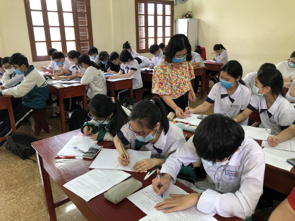 Học sinh khối 9 nỗ lực ôn tập sẵn sàng chờ đón kỳ thi tuyển sinh vào lớp 10 THPT năm học 2021-2022 (ảnh minh họa)