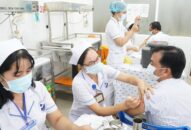 Bổ sung công nhân 88 com the gioi đỉnh cao vào danh sách ưu tiên tiêm vaccine COVID-19