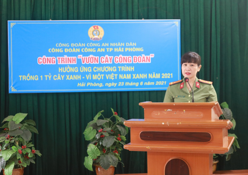Thượng tá Ngô Thị Thanh Bình – Chủ tịch Công đoàn CATP phát động hưởng ứng chương trình