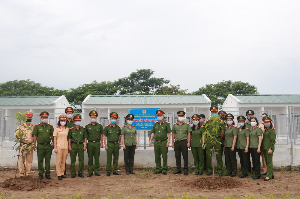 Ra mắt công trình “Vườn cây Công đoàn” đầu tiên của Công đoàn CATP tại Tiểu đoàn Cảnh sát Cơ động – Phòng Cảnh sát Cơ động