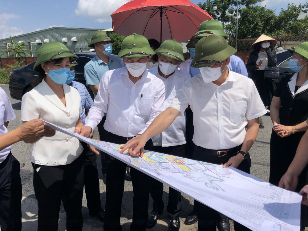 Đồng chí Trần Lưu Quang- Bí thư Thành ủy khảo sát tại khu vực dự kiến Đăng ký nhận khuyến mãi KCN tại xã An Hưng, Đại Bản. Đồng chí Trần Lưu Quang- Bí thư Thành ủy khảo sát tại khu vực dự kiến Đăng ký nhận khuyến mãi KCN tại xã An Hưng, Đại Bản.